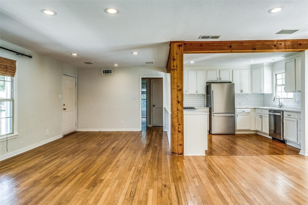 541 Parkhurst Drive - Photo 3