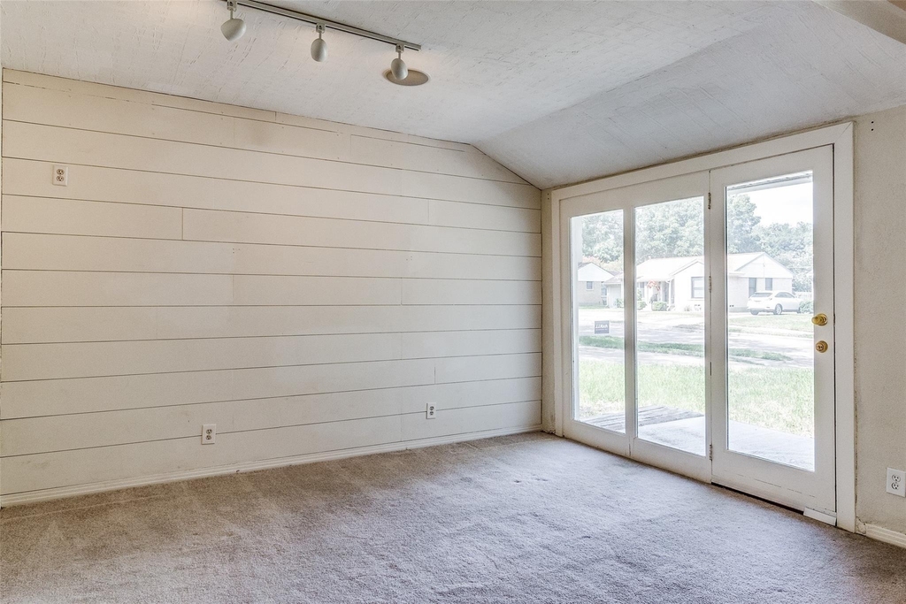 541 Parkhurst Drive - Photo 6