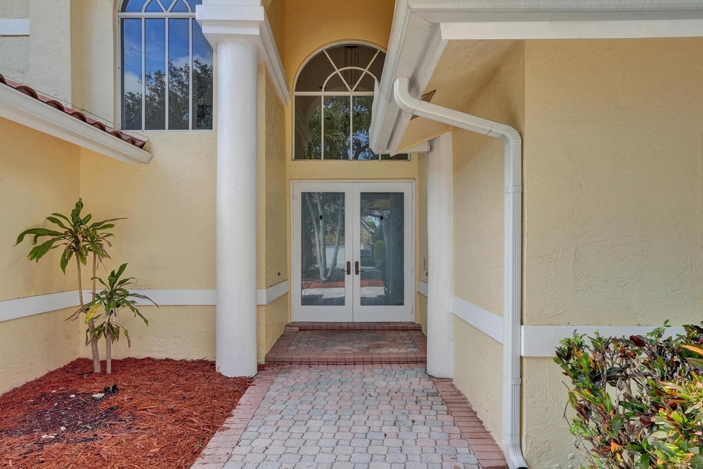 11340 Lakeshore Drive - Photo 3