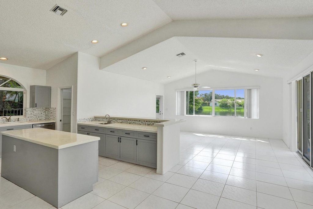 11340 Lakeshore Drive - Photo 13