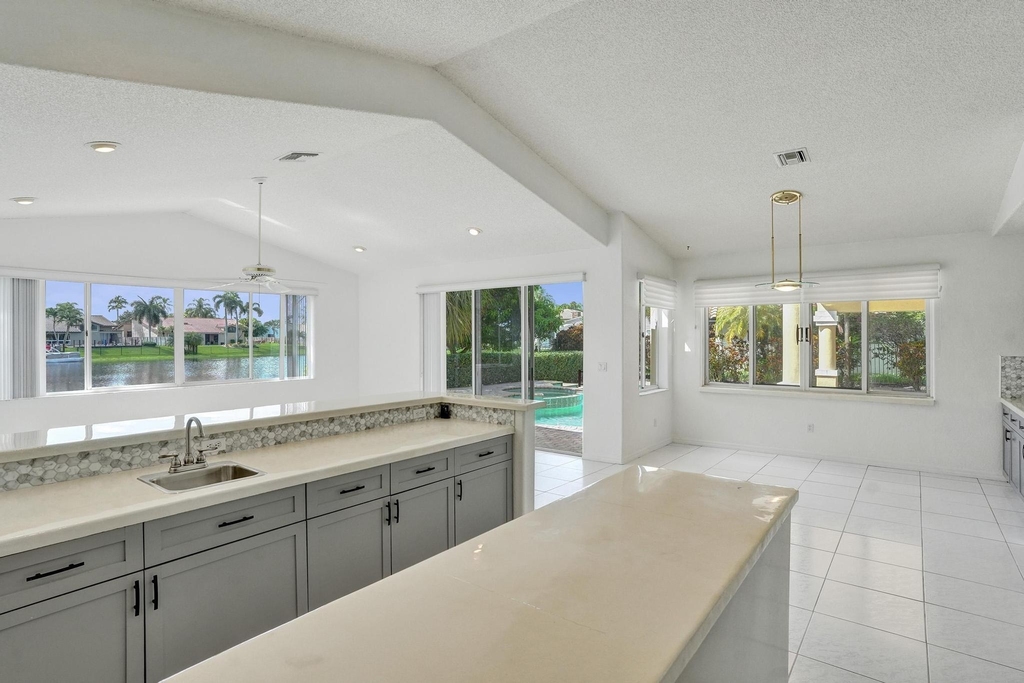11340 Lakeshore Drive - Photo 16
