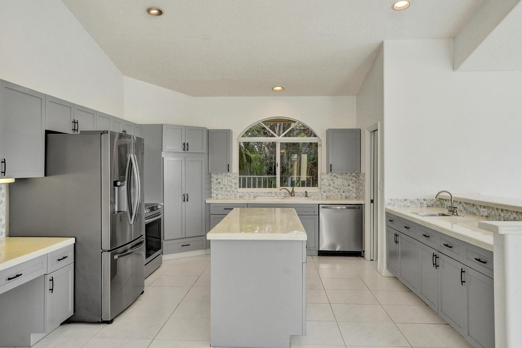11340 Lakeshore Drive - Photo 15