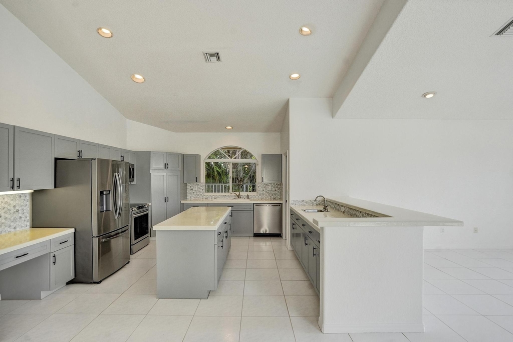 11340 Lakeshore Drive - Photo 14
