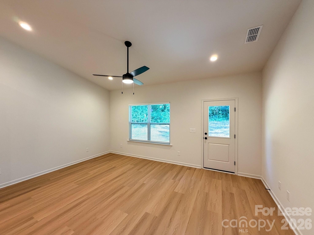 1500 Hollyleaf Avenue - Photo 6