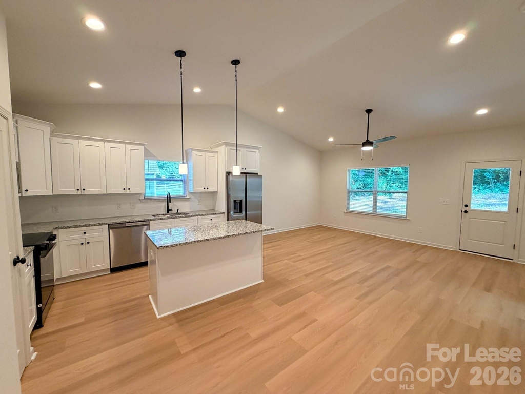 1500 Hollyleaf Avenue - Photo 4