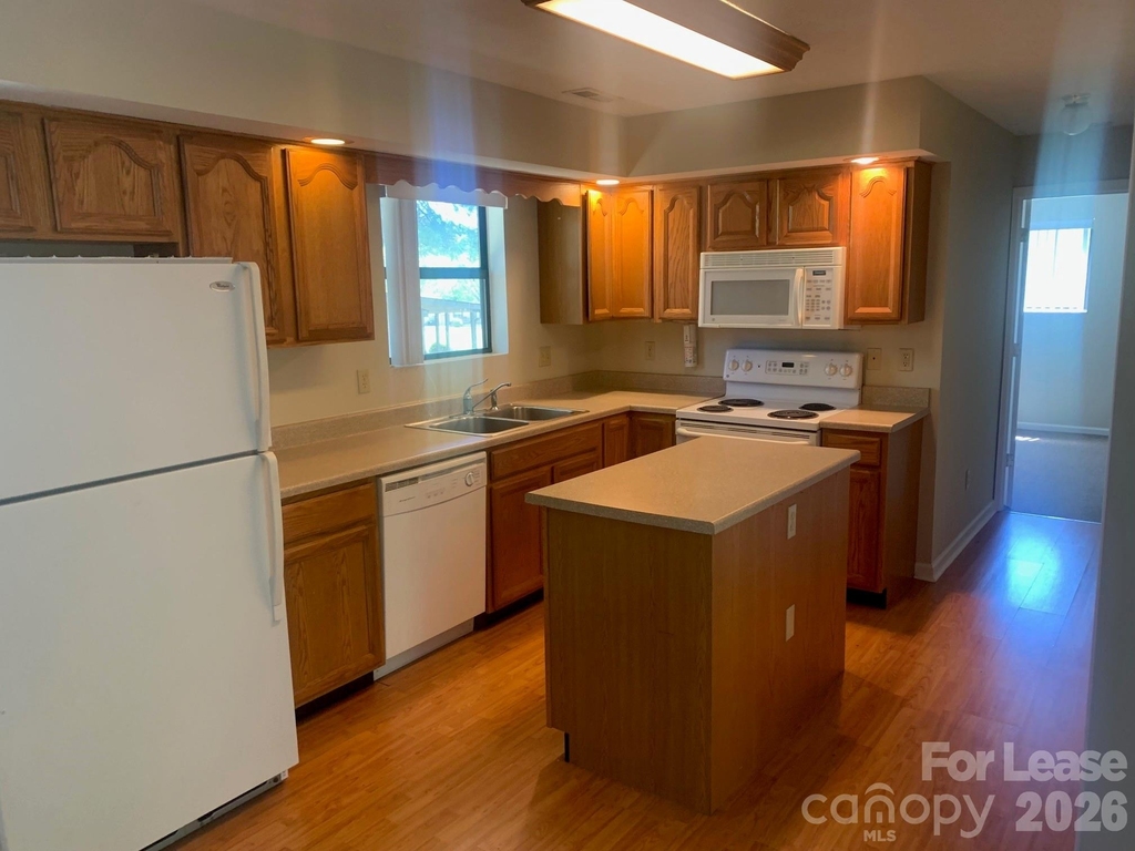 90 Apple Tree Lane - Photo 0
