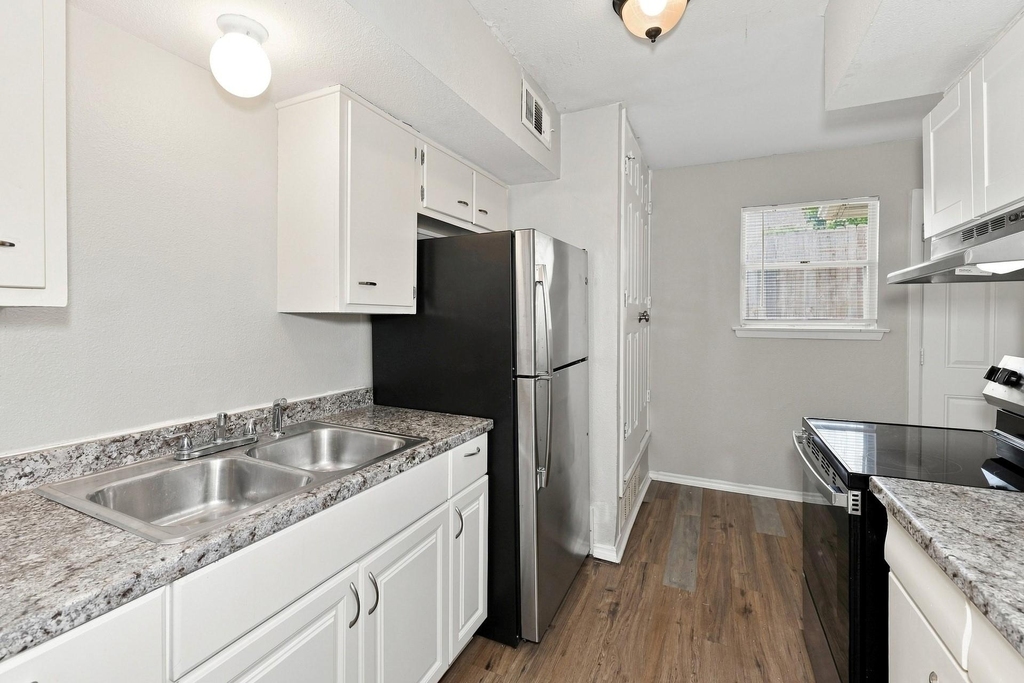 4349 Chestnut Drive - Photo 6