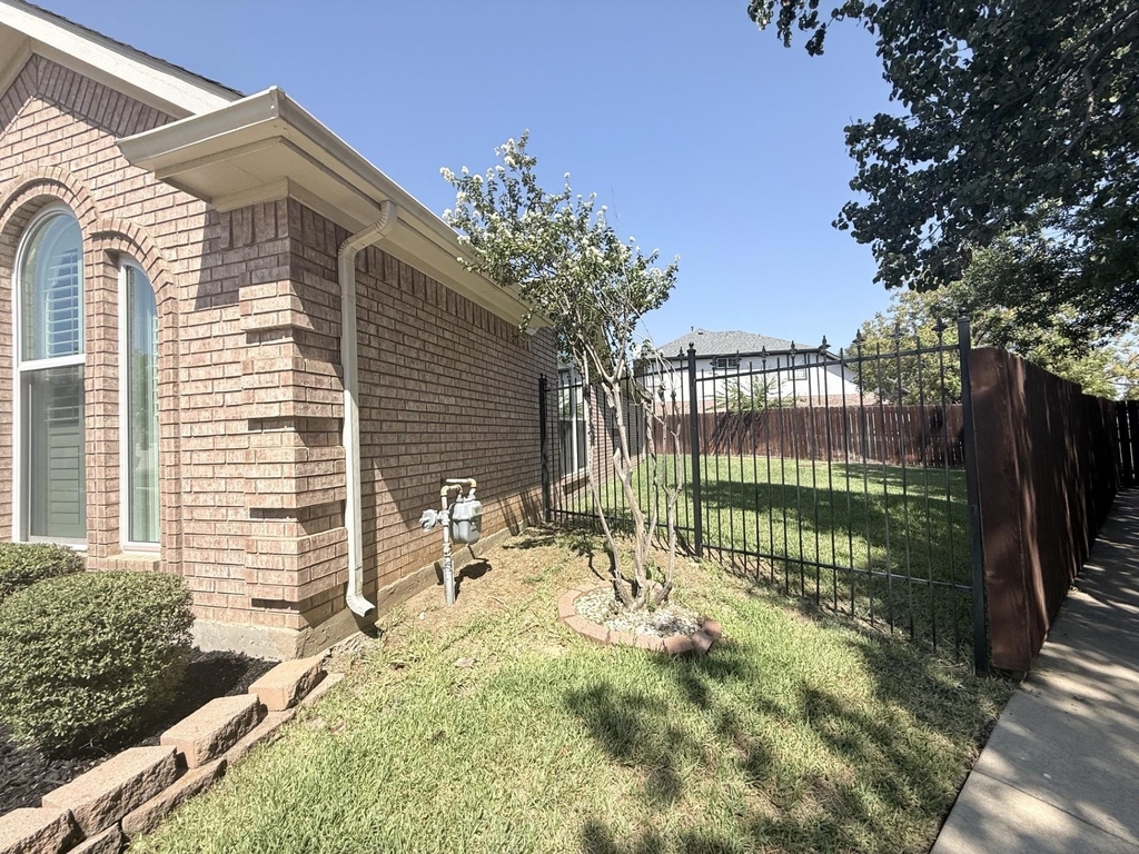 2749 Crystal Glenn Circle - Photo 1