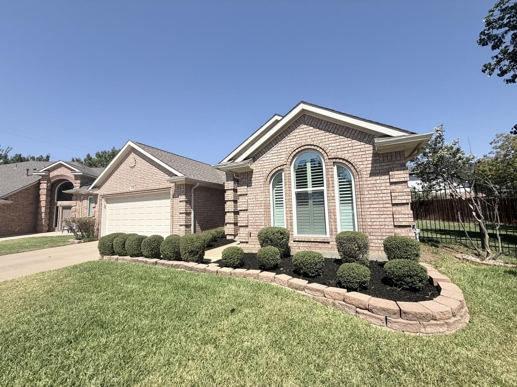 2749 Crystal Glenn Circle - Photo 0