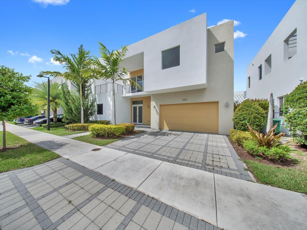 10081 Nw 75th Terrace - Photo 1