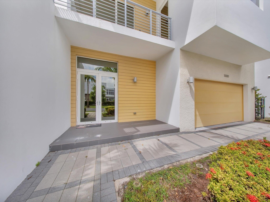 10081 Nw 75th Terrace - Photo 2