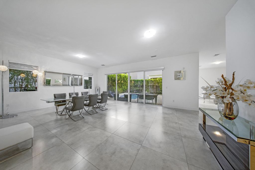 10081 Nw 75th Terrace - Photo 4