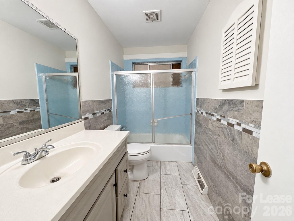 5006 Malibu Drive - Photo 6