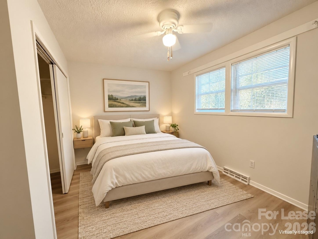5006 Malibu Drive - Photo 3