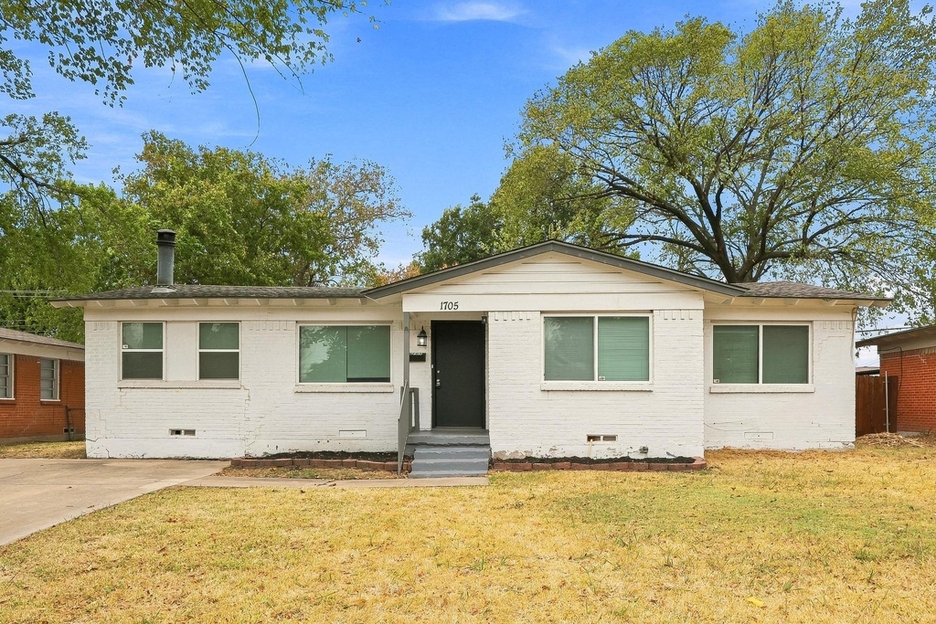 1705 Longview Street - Photo 0