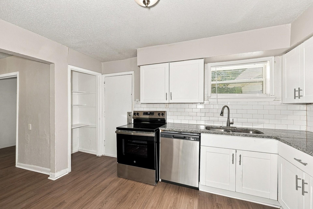 1705 Longview Street - Photo 2