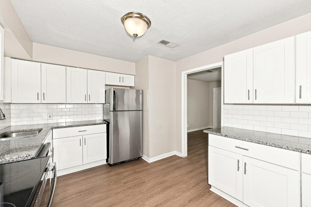 1705 Longview Street - Photo 3