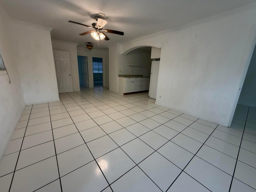 421 Ne 11th Street - Photo 1