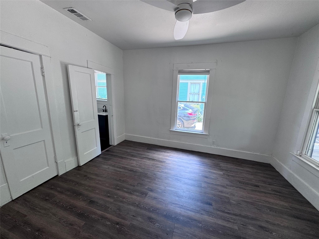 5619 Victor Street - Photo 2