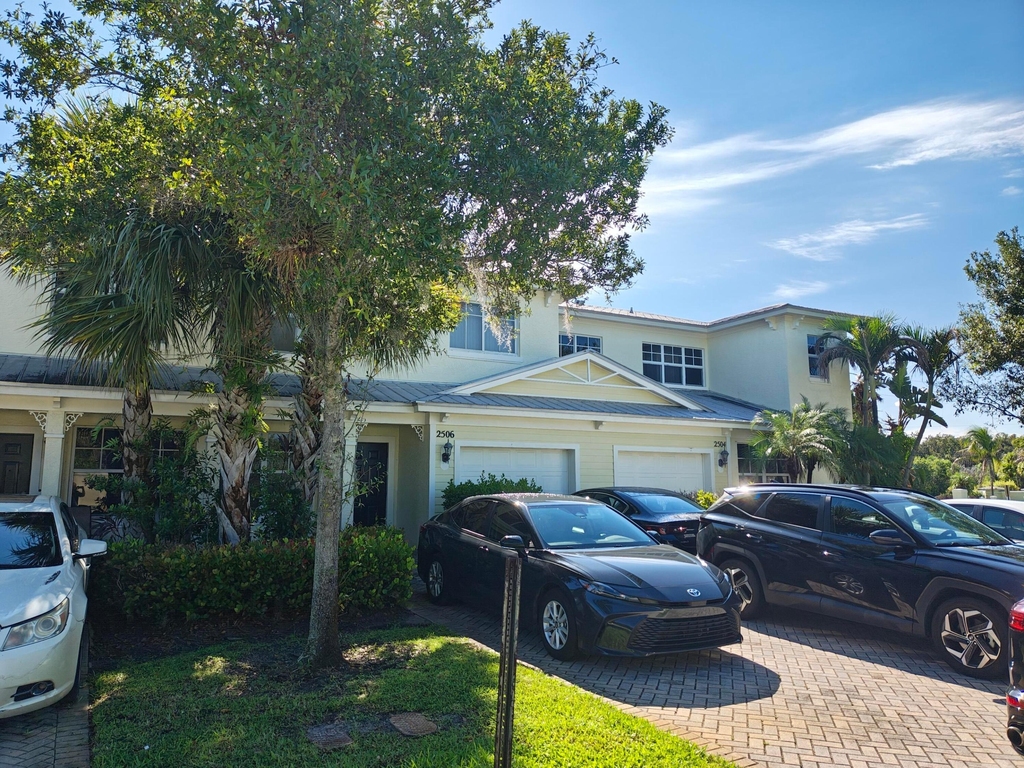 2506 Creekside Drive - Photo 0