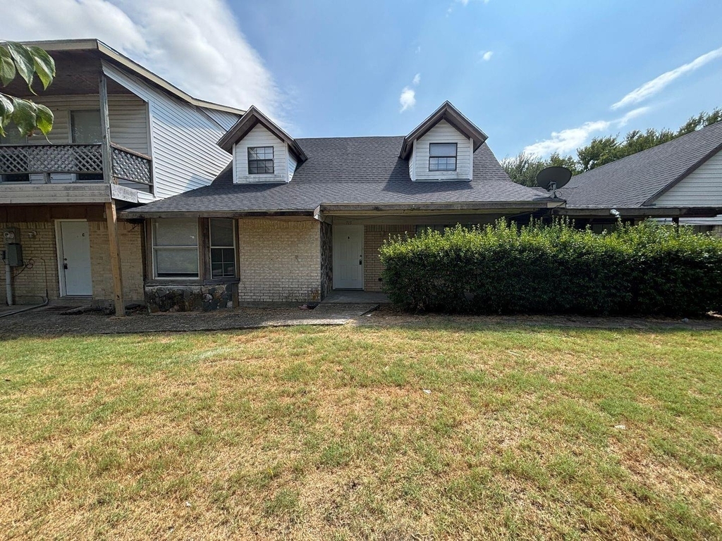 715 Eastham Lane - Photo 0