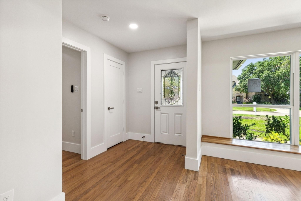 5917 Waggoner Drive - Photo 2