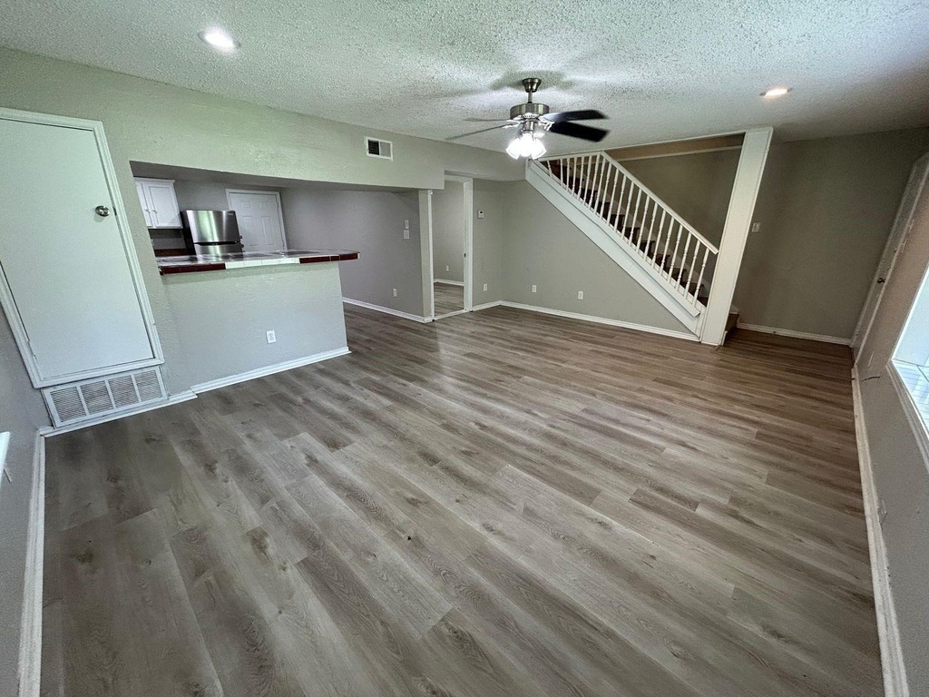 715 Eastham Lane - Photo 2