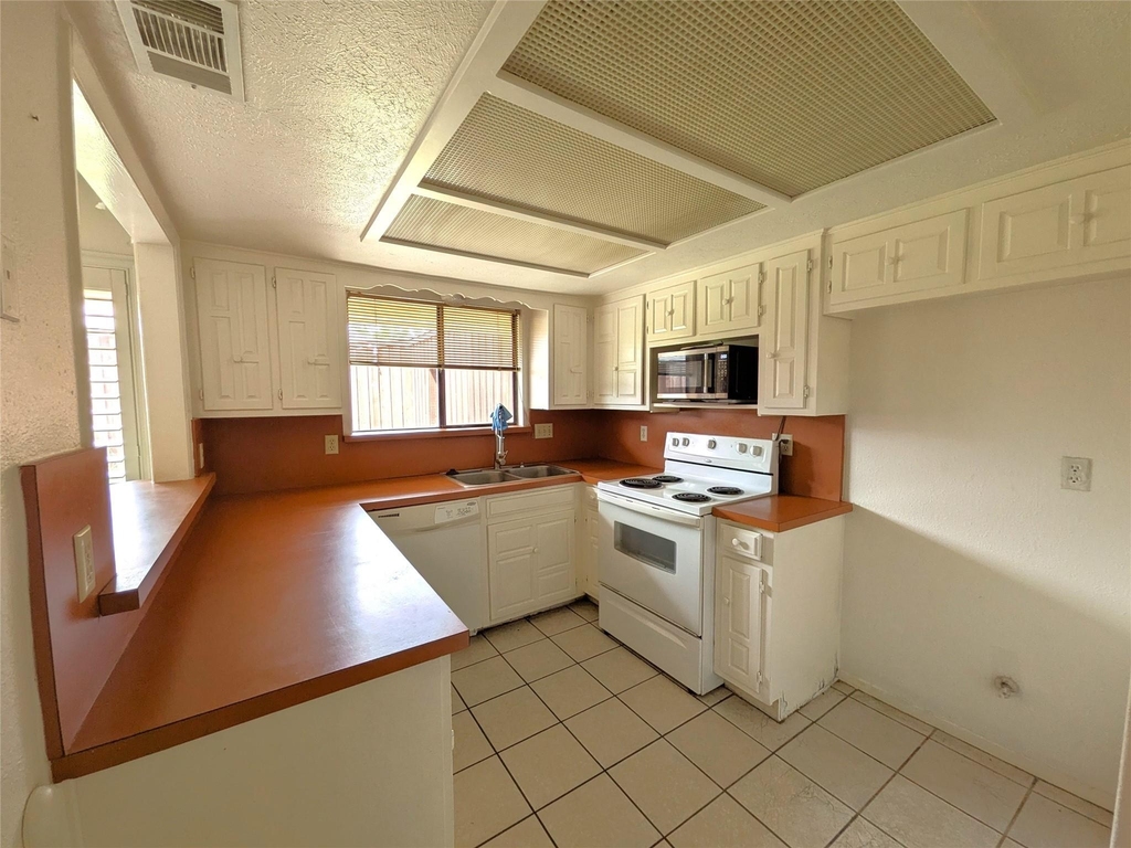 3302 Townbluff Place - Photo 8