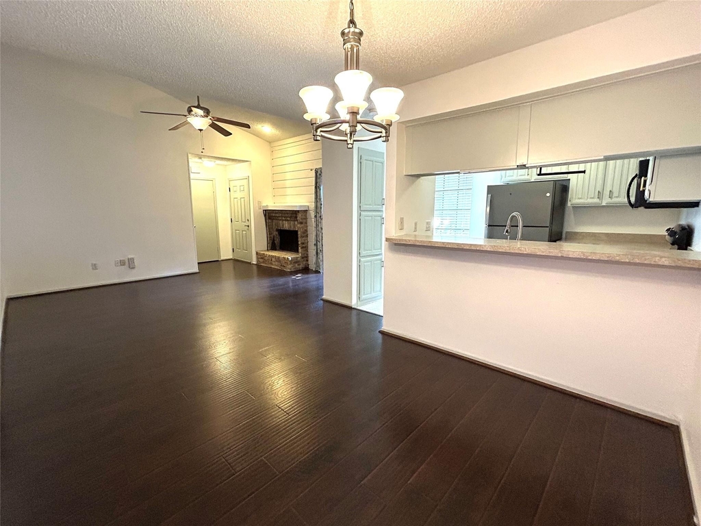 333 Melrose Drive - Photo 4