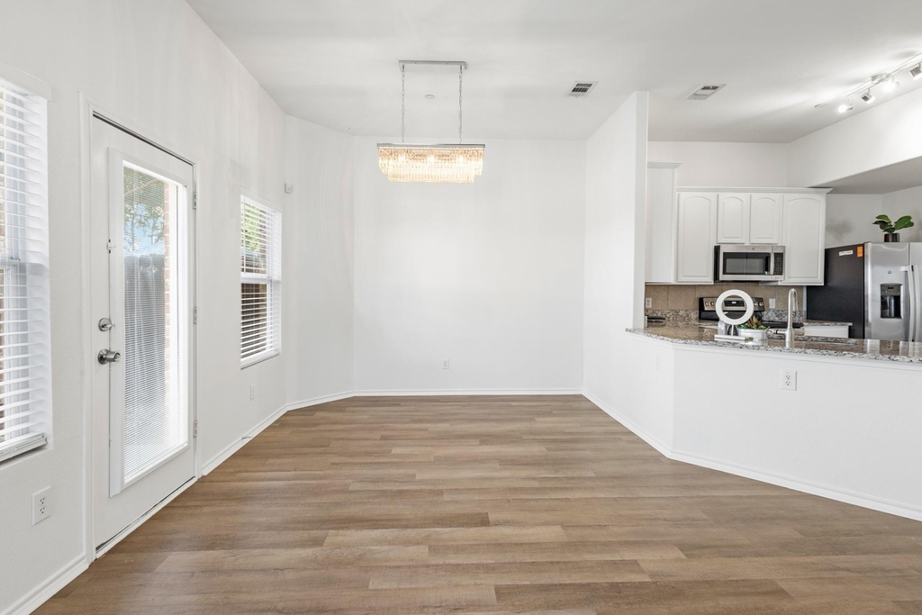 5315 Crimson Oaks Drive - Photo 8
