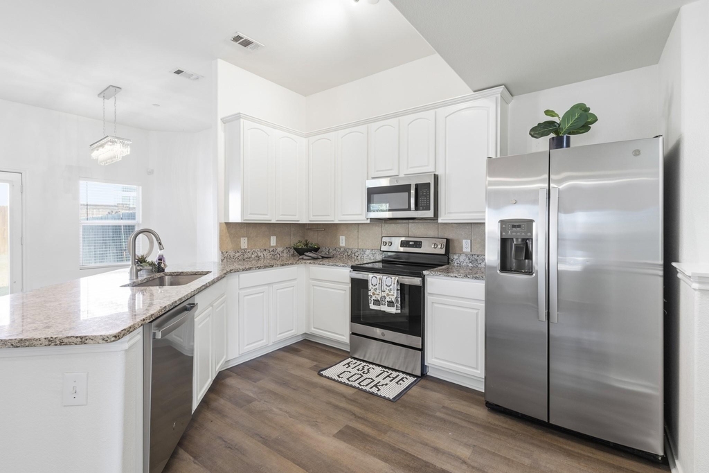 5315 Crimson Oaks Drive - Photo 6