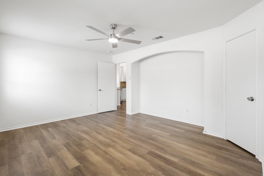 5315 Crimson Oaks Drive - Photo 10