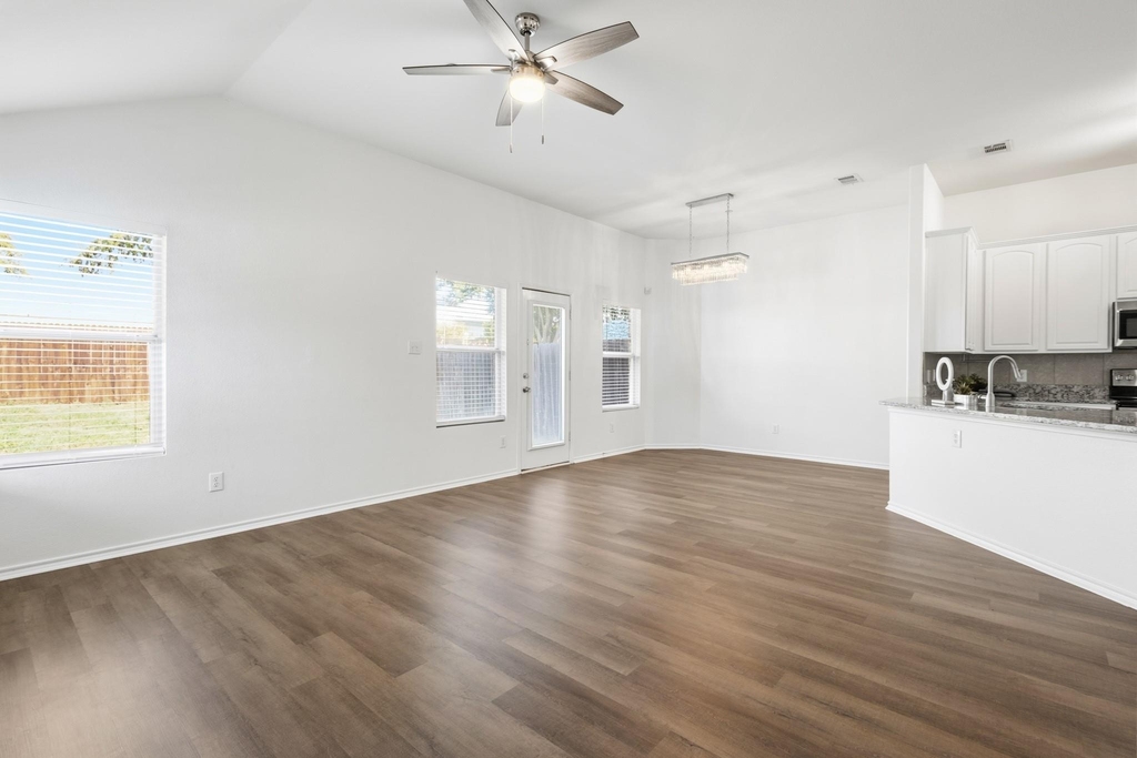 5315 Crimson Oaks Drive - Photo 4