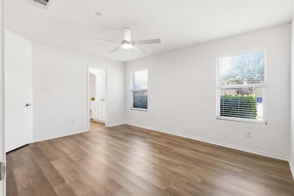 5315 Crimson Oaks Drive - Photo 11