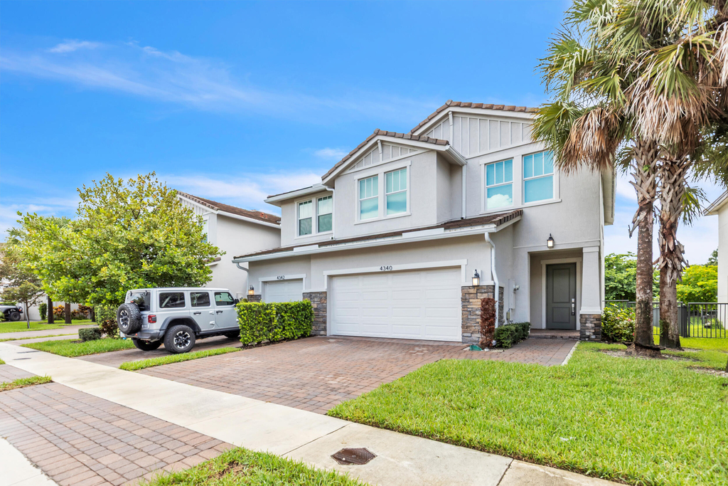 4340 Veleiros Avenue - Photo 1