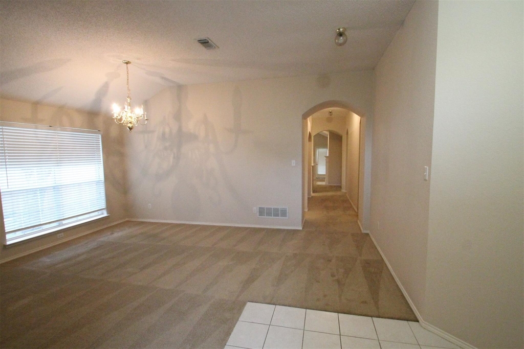 2920 Coventry Ln - Photo 1