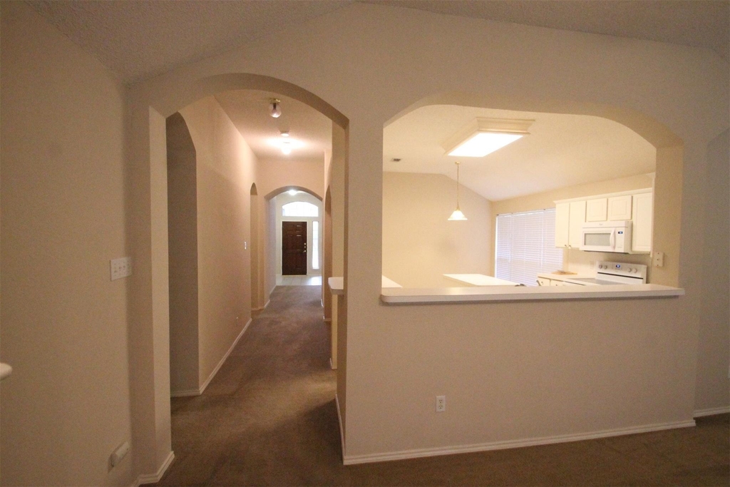2920 Coventry Ln - Photo 8
