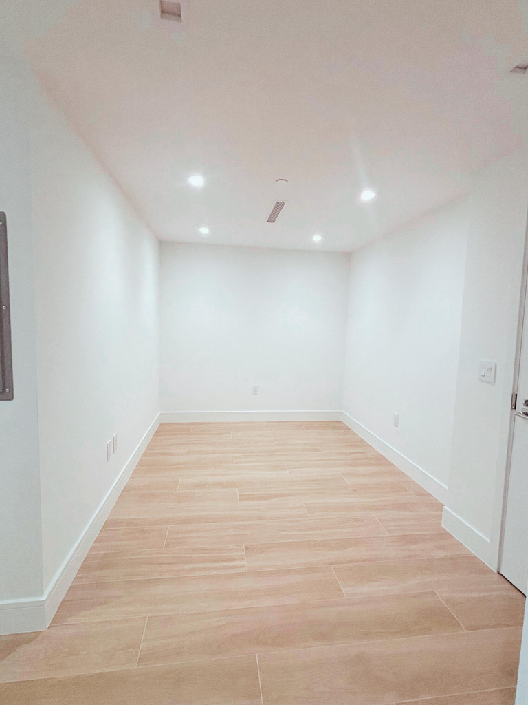 2411 Laguna Circle - Photo 2