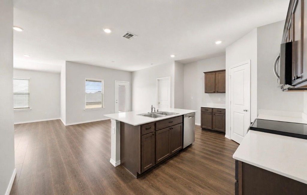 702 Watermill Road - Photo 4