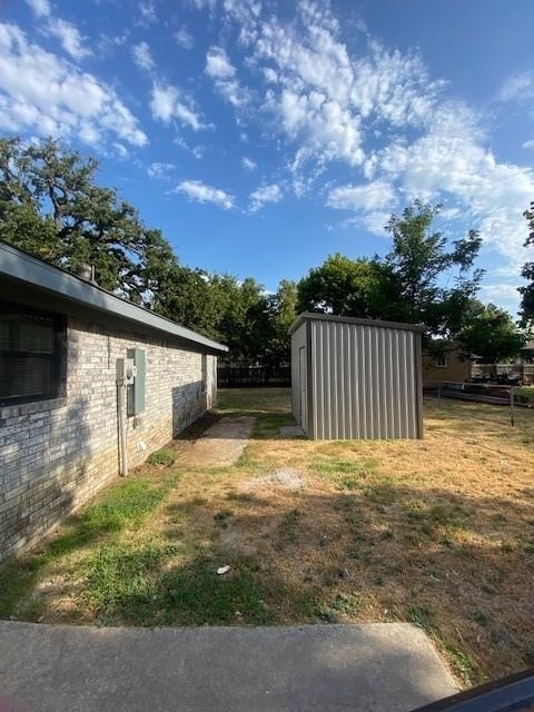 401 N Neathery Avenue - Photo 2