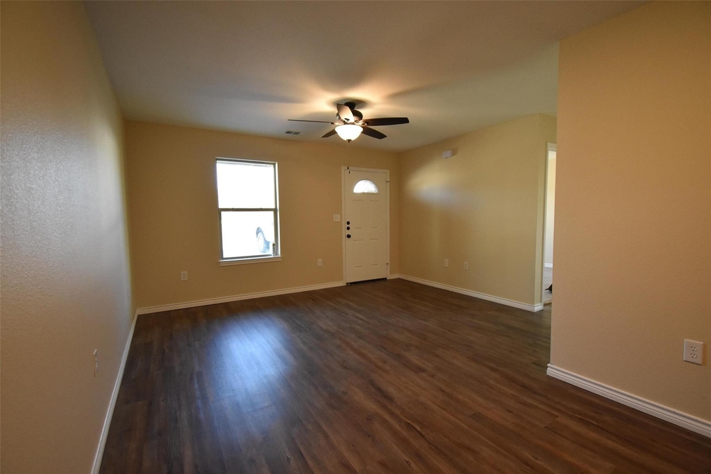 104 N Jordan Street - Photo 3