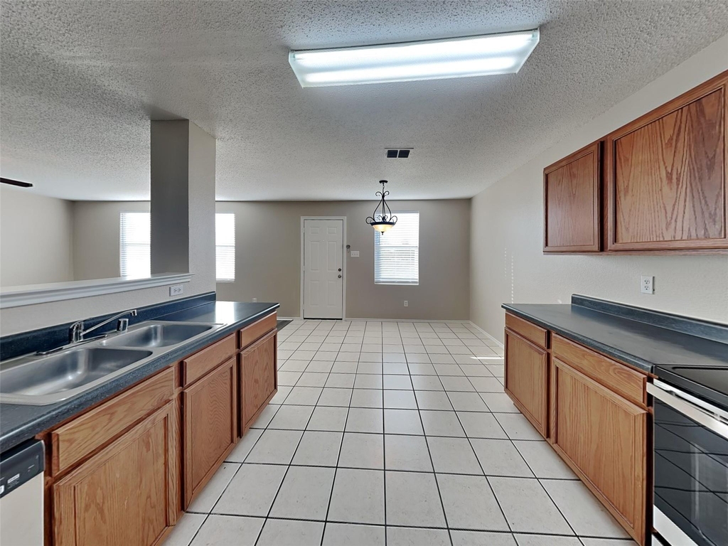 600 Ragwood Road - Photo 2
