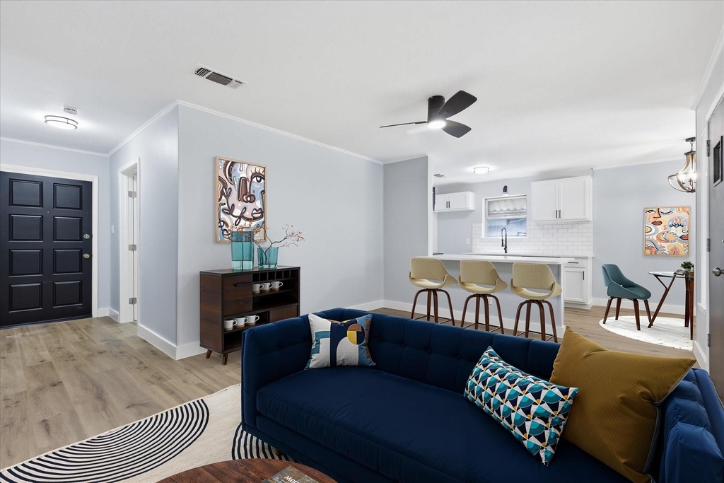 2202 E Mitchell Street - Photo 0