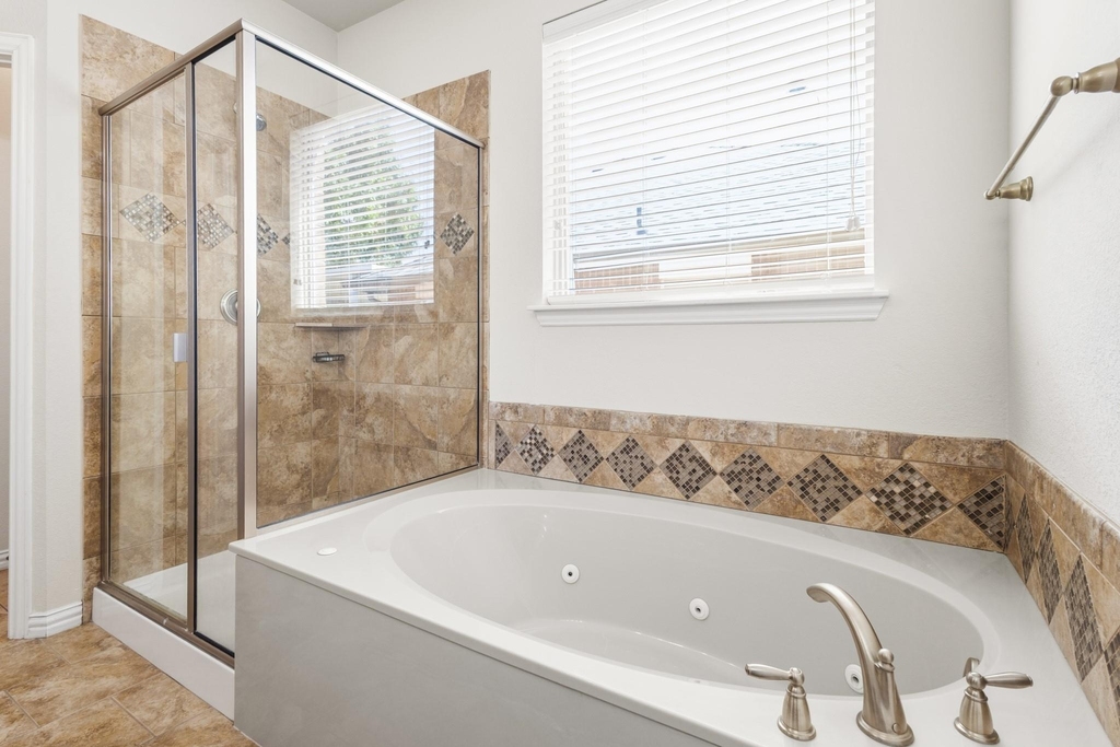8224 Summerview Court - Photo 14