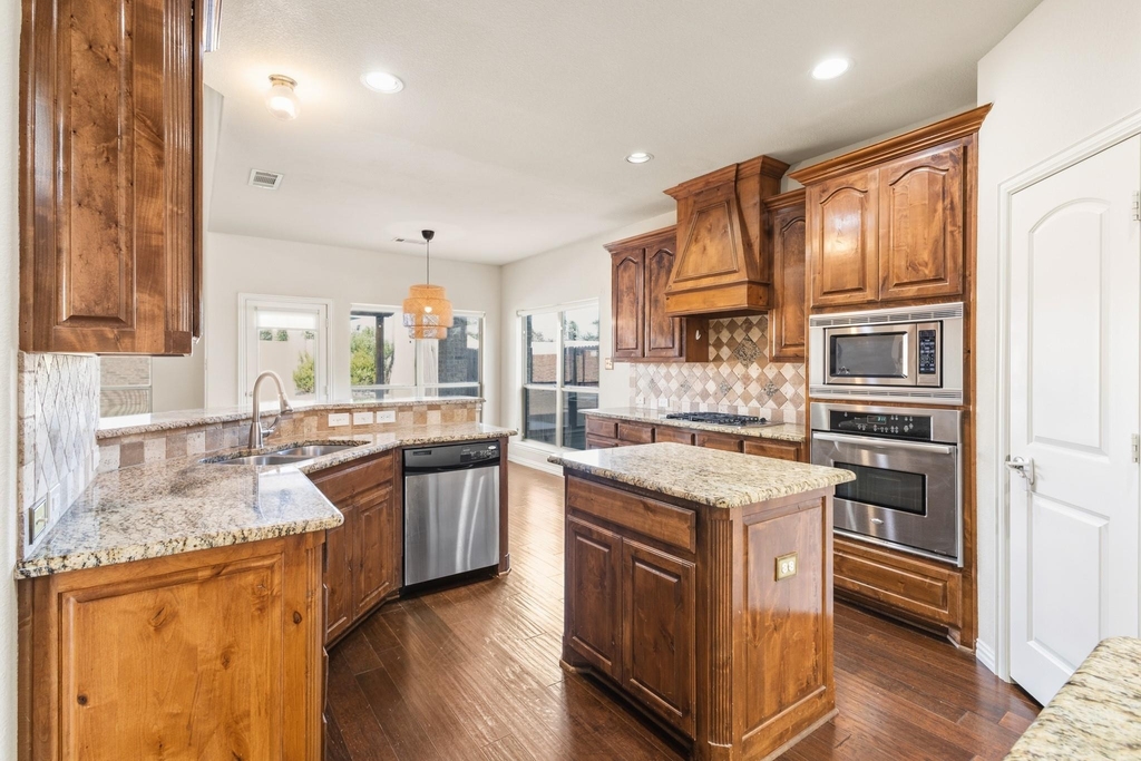 8224 Summerview Court - Photo 8