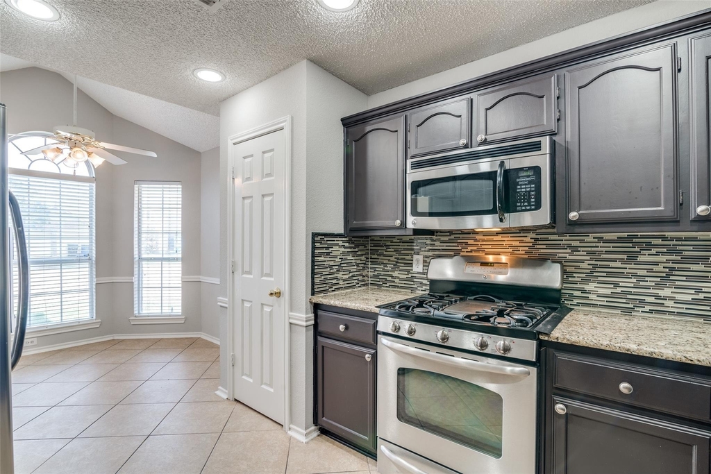 2916 Renaissance Circle - Photo 4