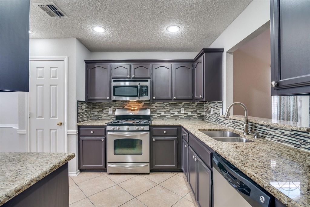 2916 Renaissance Circle - Photo 2