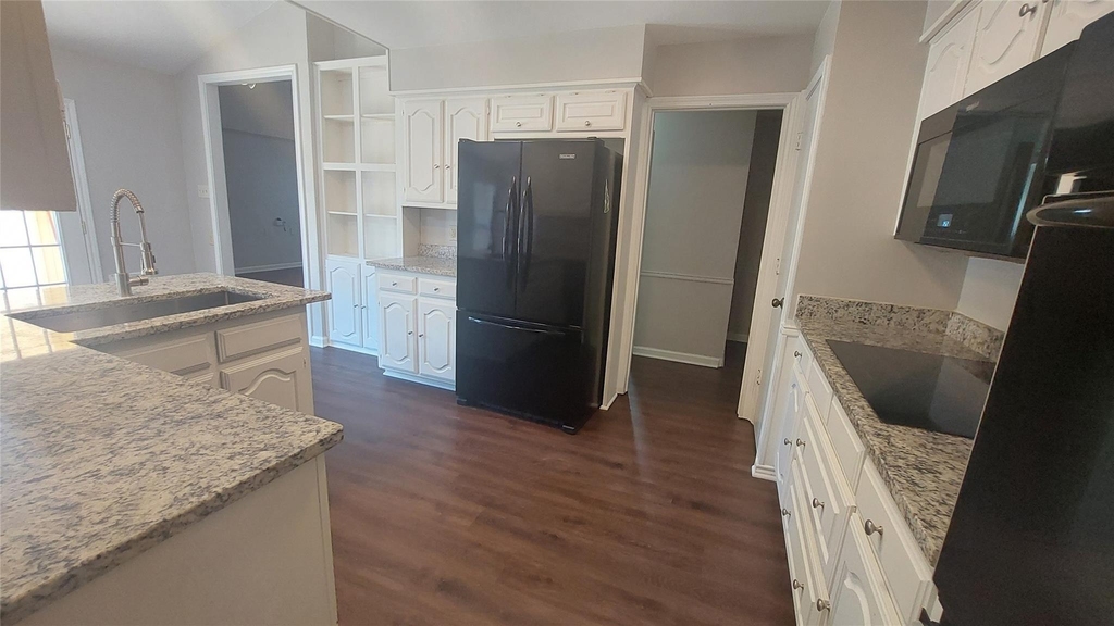 1514 Stonecrest Drive - Photo 2
