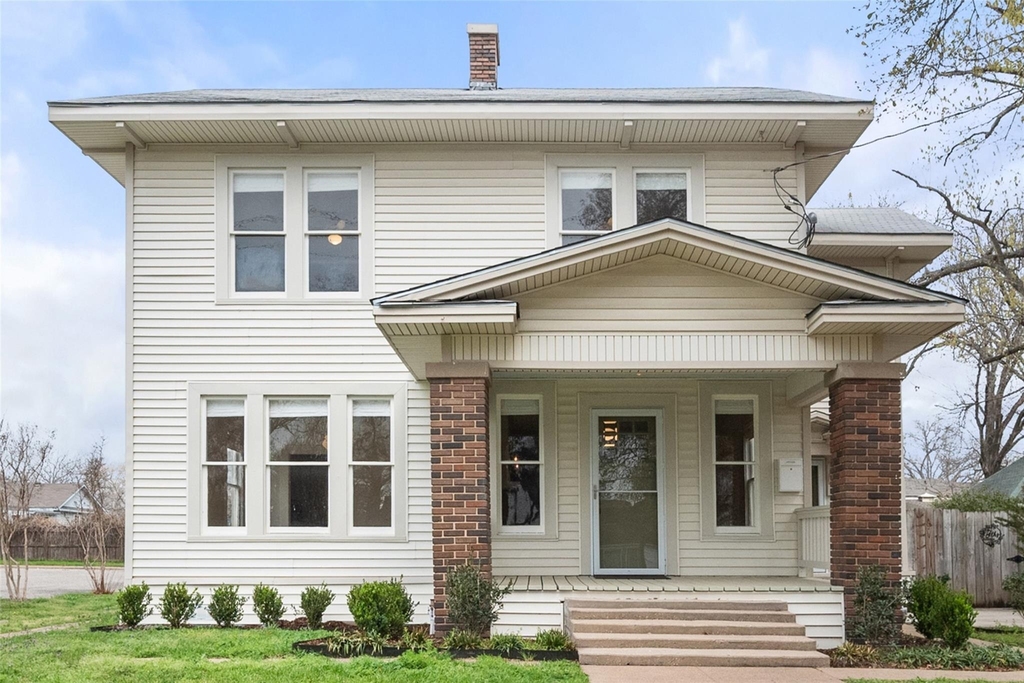 1106 W 4th Avenue - Photo 0