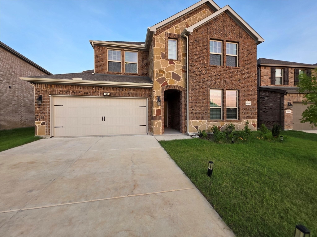 10108 Boxwood Way - Photo 0